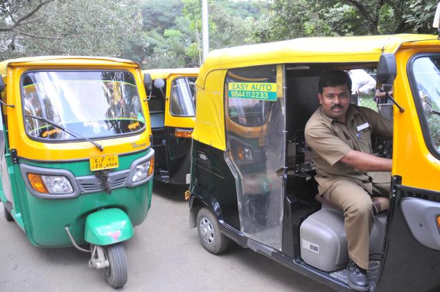 Black v/s Green autos